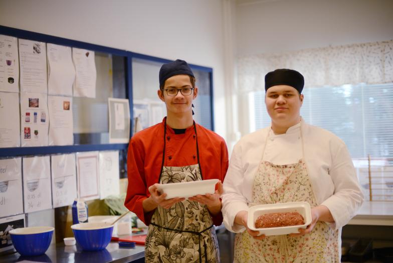 Studerande med köttfärslimpa