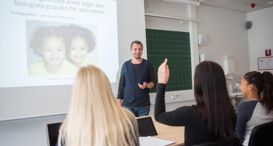 Staffan med studerande lektion